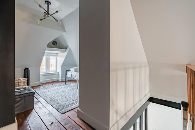 Building Photo - 254 W Poplar Ave