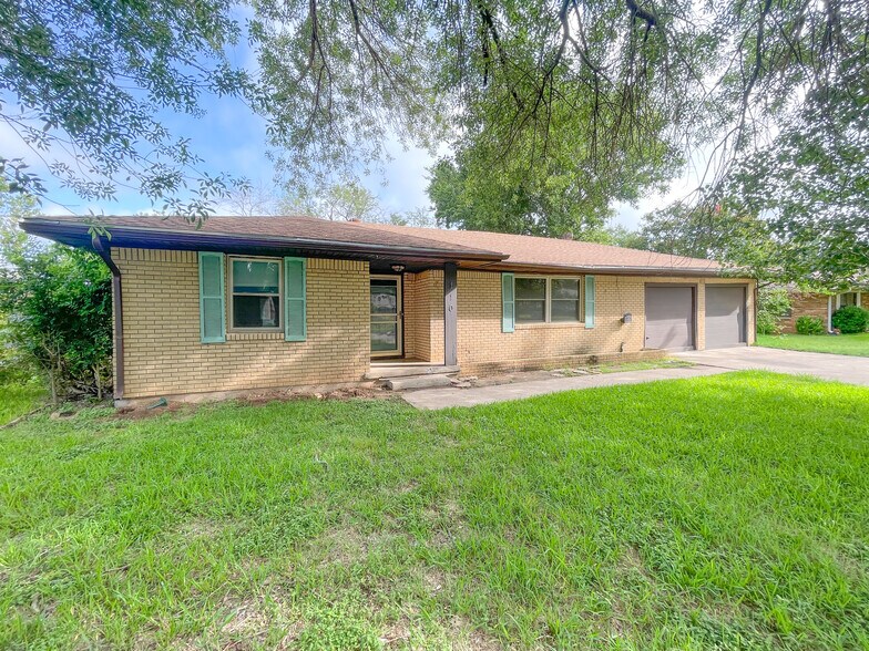 Building Photo - 110 E San Benito Dr