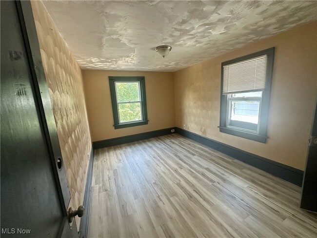 Building Photo - 280 Lake St