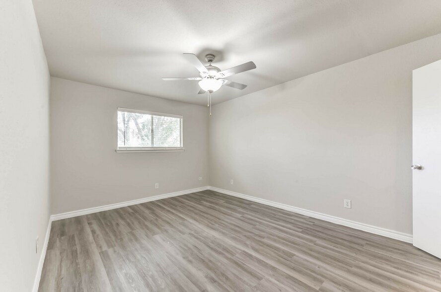 Vail Apartments 1015 Gunnison St Sealy TX 77474 Apartment Finder