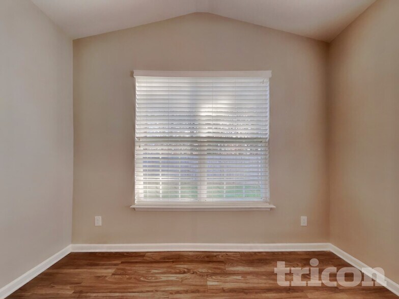 Building Photo - 1933 Pavilion Dr