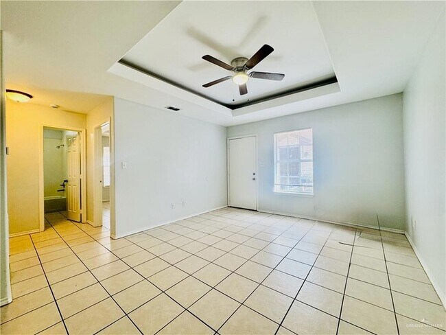 Building Photo - 1409 W Prosperity Dr