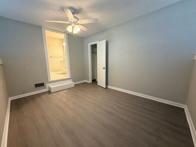 Building Photo - 5909 Lee Ave