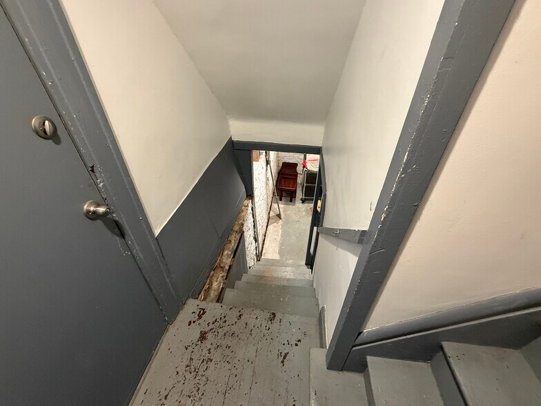 Building Photo - 675 Linwood Ave