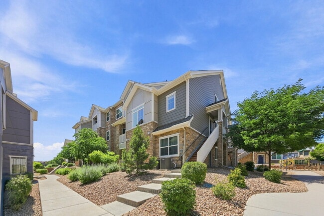 Building Photo - $2,495.95- 3 Bed, 3 Bath Condo in Aurora with In Unit Laundry!