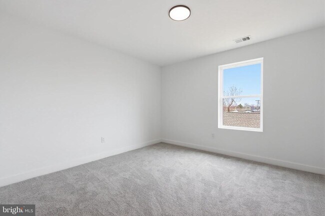 Building Photo - 31 Swan Ln