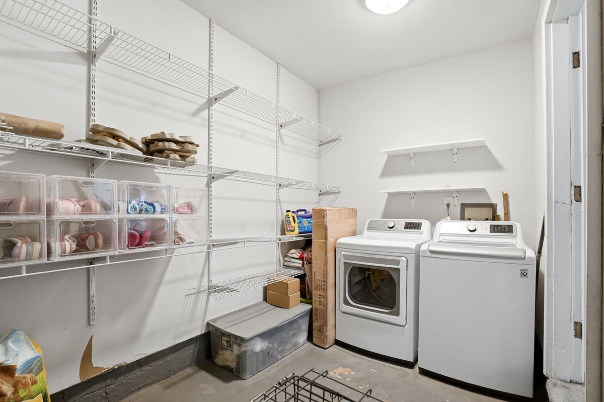 Building Photo - 405 King Arthur Ct