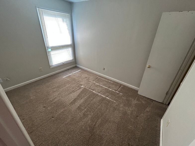 Building Photo - 2119 Quail Creek Dr