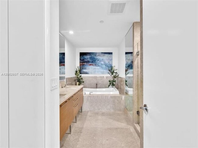 Building Photo - 17001 Collins Ave