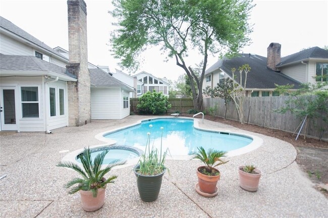 Building Photo - 738 Plainwood Dr