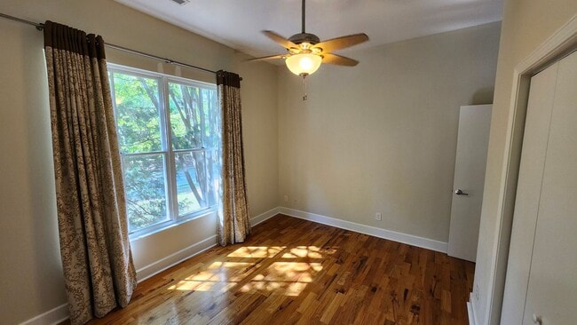 Building Photo - Lease Today! 2BR/2BA Condo in Old Fourth W...