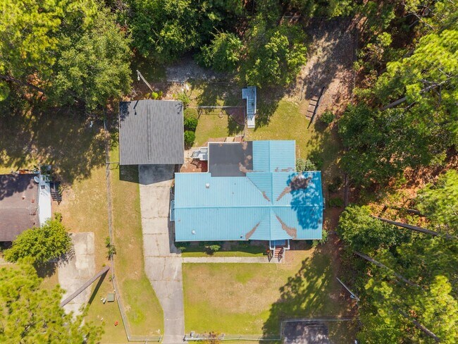 Building Photo - 4 bedroom 2 bathroom spacious home!