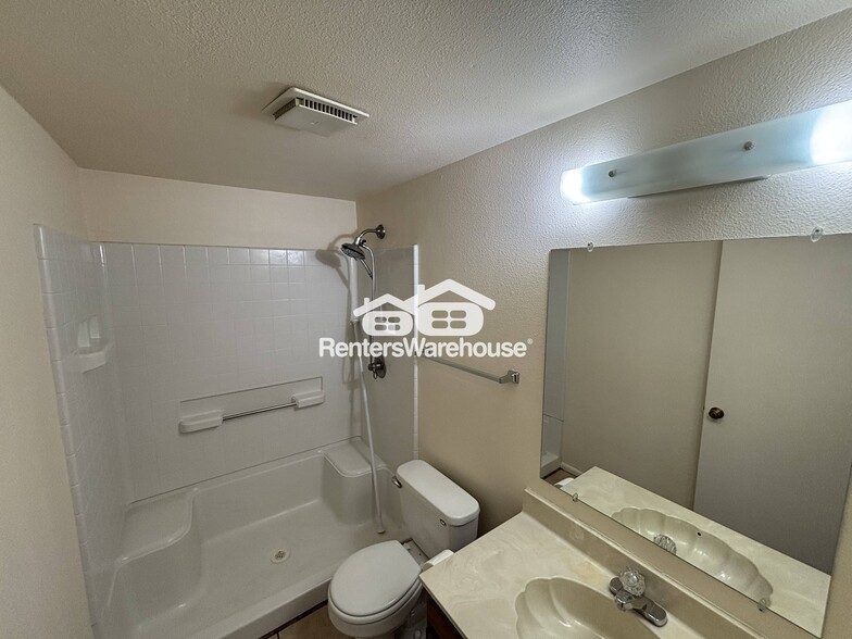 Building Photo - 2126 N Villas Ln