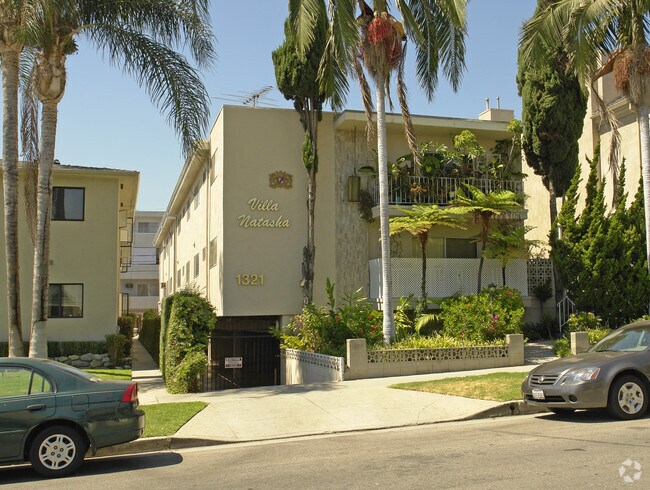 Primary Photo - 1321 N Poinsettia Pl