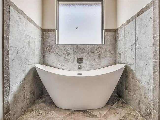 Building Photo - Fantastic 3/2 Gated Neighborhood Choctaw S...