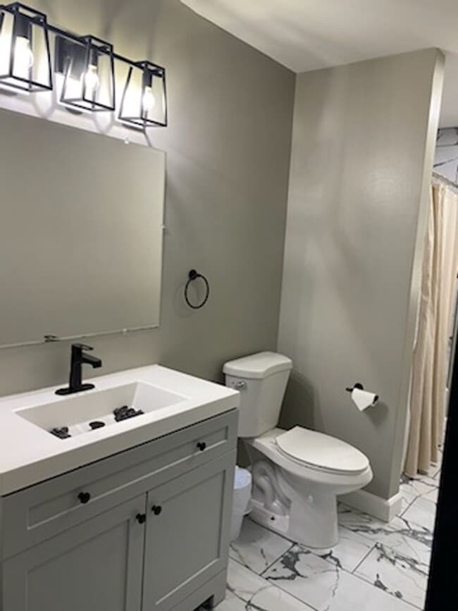 Building Photo - Beautifully Renovated, Modern 3 bedroom 2....