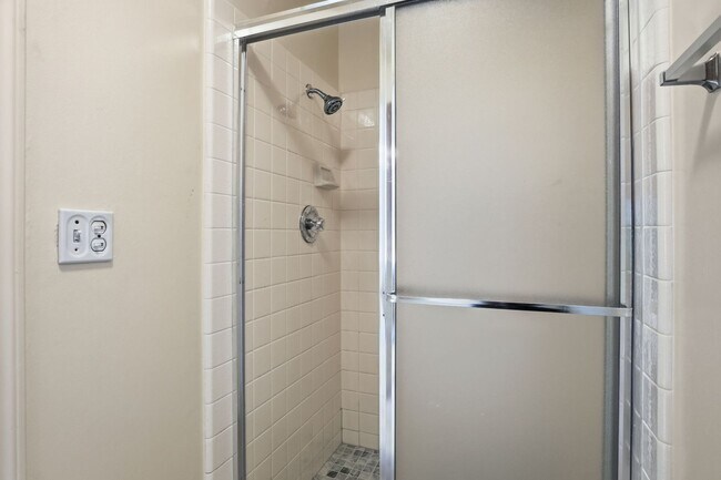 Building Photo - 2 bedroom 2 bath condo located at 406 W. Charleston Rd, Palo Alto 94301