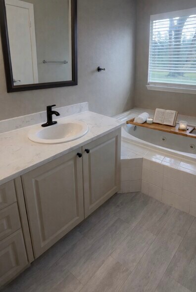 Building Photo - 9481 Highland Oak Dr