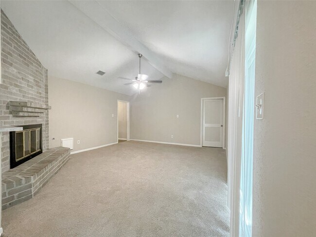 Building Photo - 13 N Deerfoot Cir