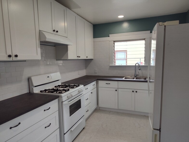 Kitchen - 4210 Highland Ave