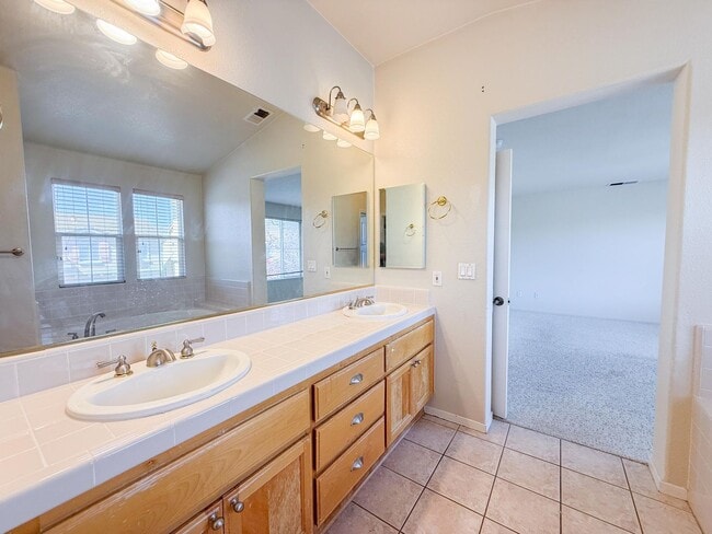 Building Photo - Spacious Milpitas 3 Bedroom 2 Bath Home