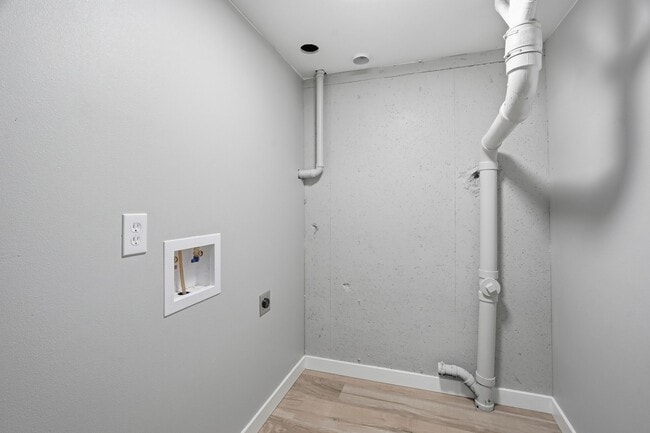 Building Photo - 14516 E Mallon Ave