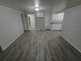 Building Photo - 511 7th Ave N