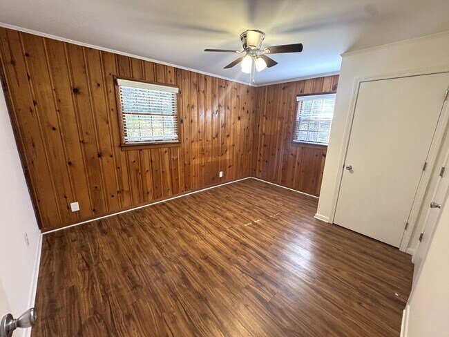 Building Photo - 5br home off S. Milledge For Rent