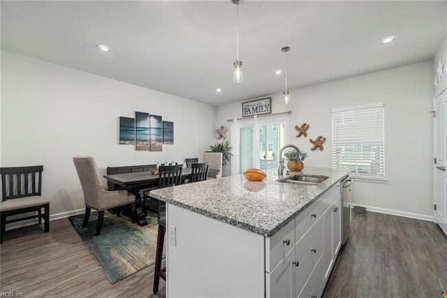 Building Photo - 512 Clara Ln