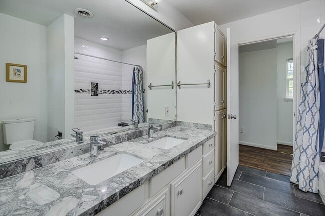 Building Photo - 12458 Woodthorpe Ln