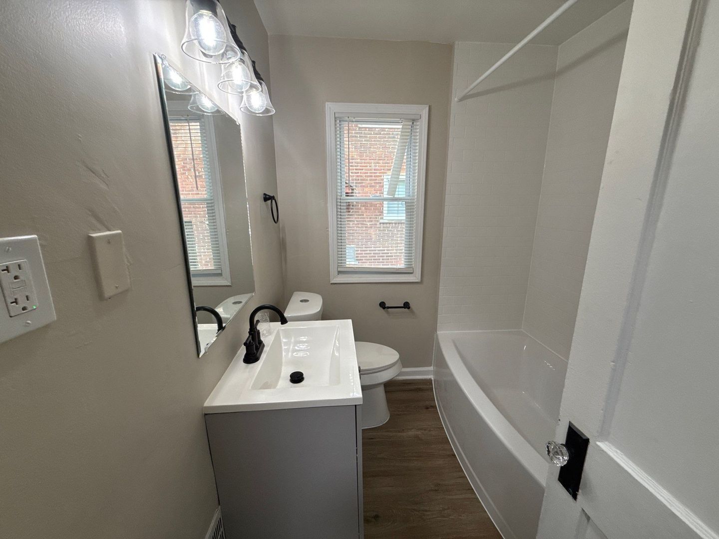 Building Photo - Fully Renovated 3-Bedroom Home – Move-In Ready for You!