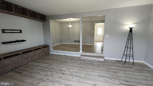Building Photo - 2 Shadowbrook Ct