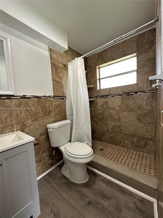 Building Photo - 116 NW 2nd Ave