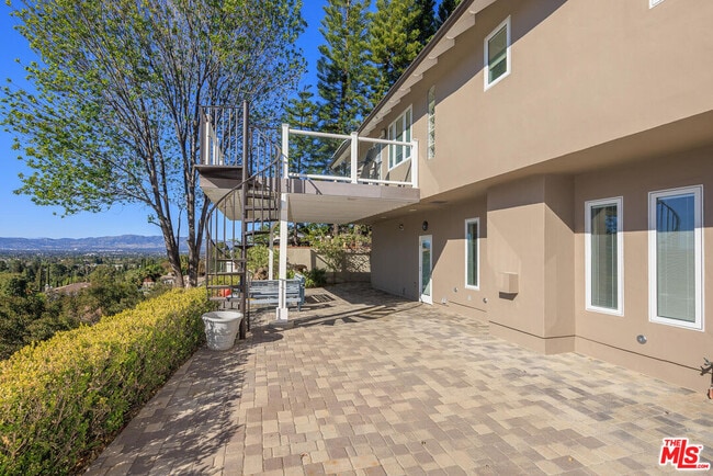 Building Photo - 17108 Oak View Dr