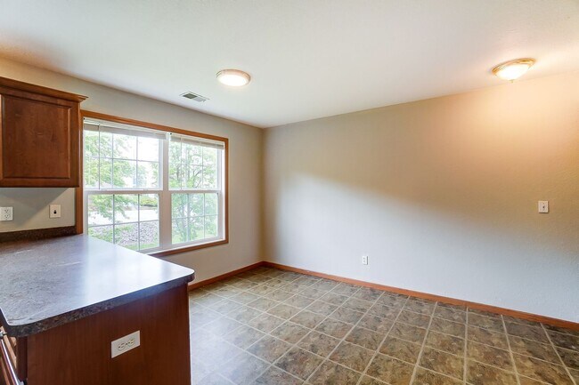 Building Photo - 1103 N Byrne Rd