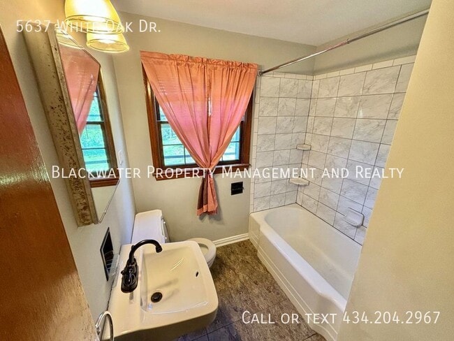 Building Photo - 5637 White Oak Dr