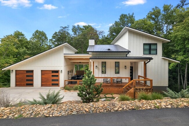 Building Photo - 56 Creek Run Rd