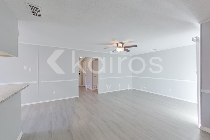 Building Photo - 350 E Davis Cir