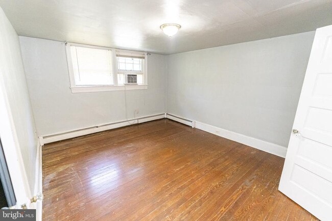 Building Photo - 733 Camden Ave