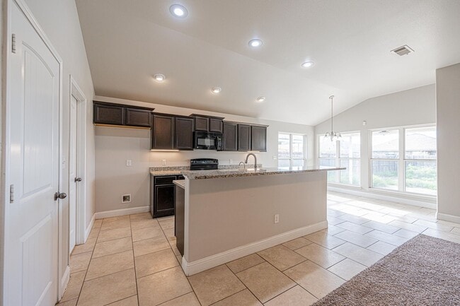 Building Photo - Property For Lease in Odessa
