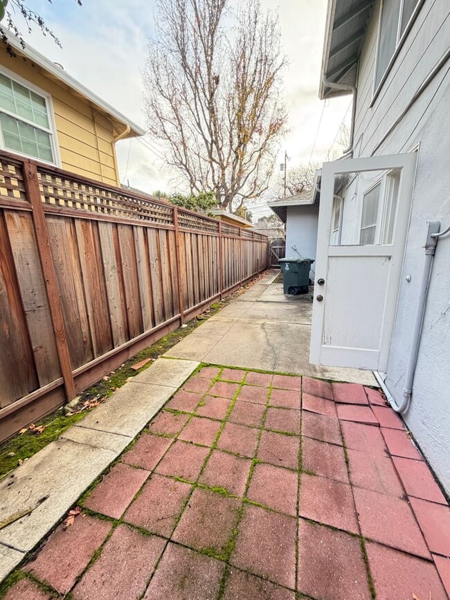 Building Photo - 1044-1048 Marcussen Drive