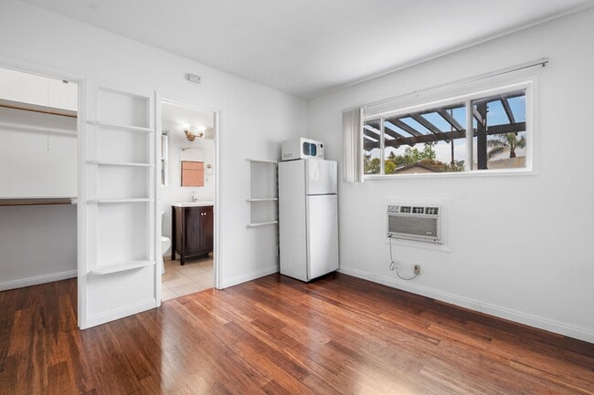 Primary Photo - 1724 Abbot Kinney Blvd