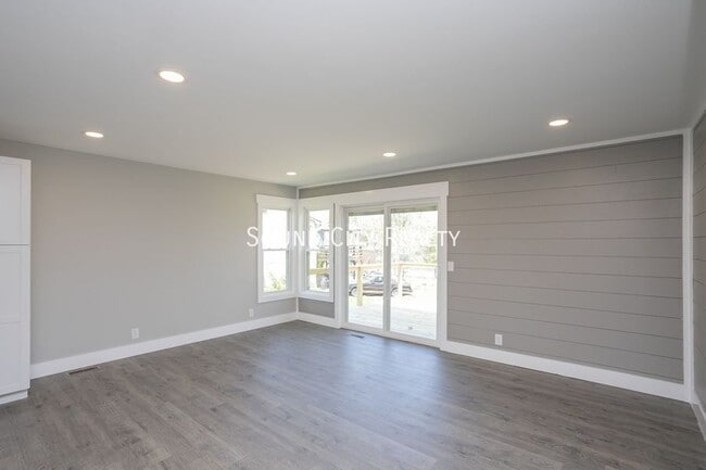 Building Photo - 1608 Autumn Ridge Dr