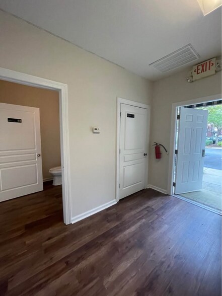 Building Photo - 607 Lady St