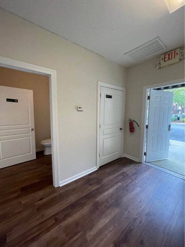 Building Photo - 607 Lady St