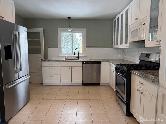 Building Photo - 114 Netherwood Ave