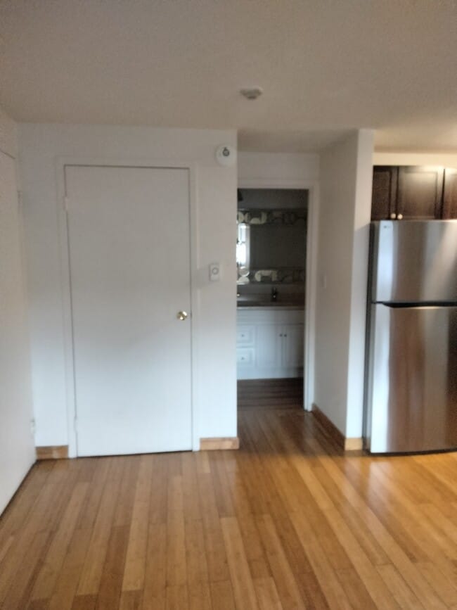 Building Photo - 340 Main St