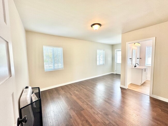 Building Photo - Stunning Top to Bottom, Inside & Out Remodel Job on this Rental Home, Minutes to Fallbrook or Bon...