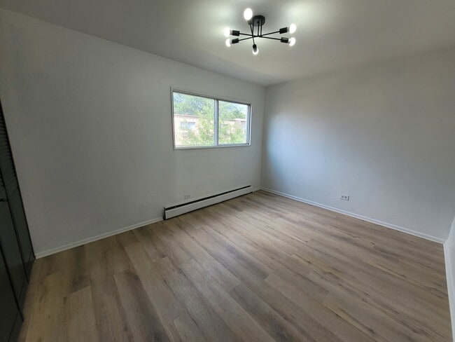 Building Photo - 2402 Algonquin Rd