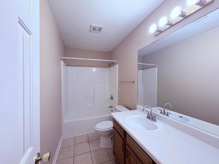 Building Photo - 3007 Willow Dr